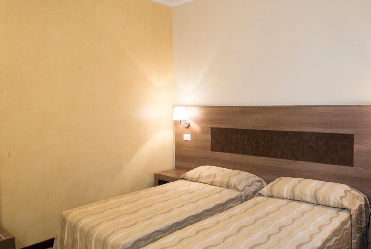 Cavriago Hotel Corte Business מראה חיצוני תמונה