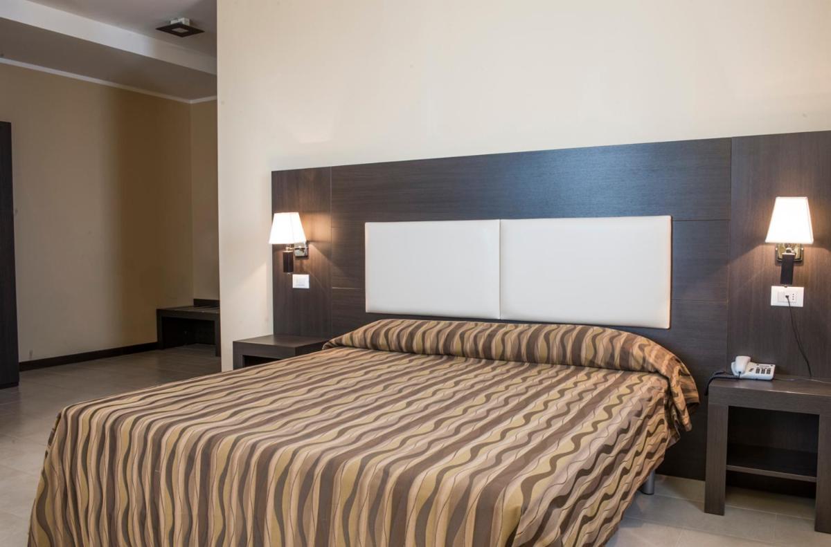 Cavriago Hotel Corte Business מראה חיצוני תמונה