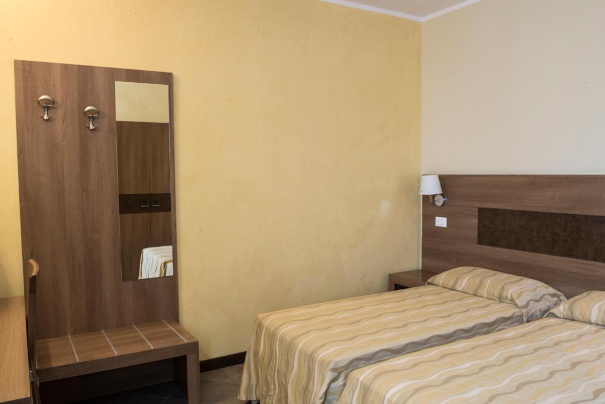 Cavriago Hotel Corte Business מראה חיצוני תמונה