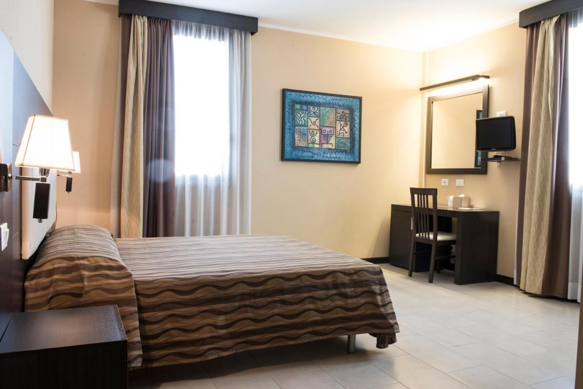 Cavriago Hotel Corte Business מראה חיצוני תמונה