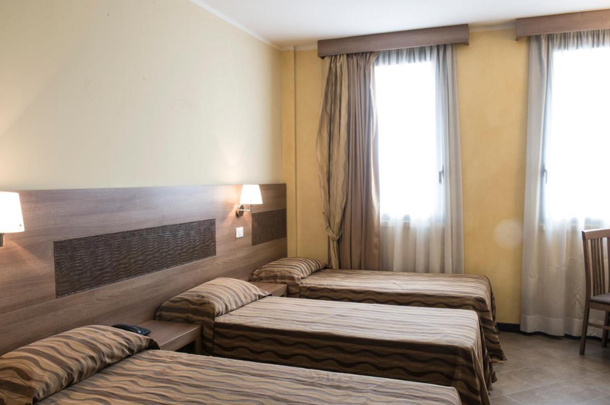 Cavriago Hotel Corte Business מראה חיצוני תמונה