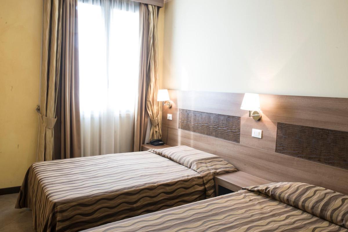 Cavriago Hotel Corte Business מראה חיצוני תמונה