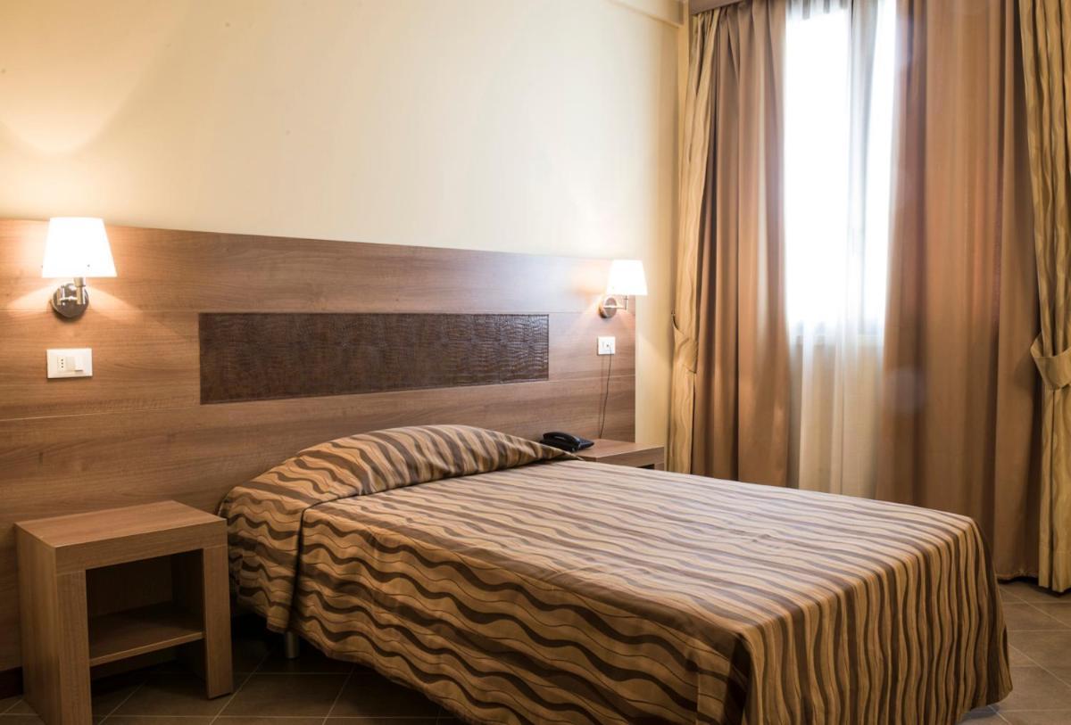 Cavriago Hotel Corte Business מראה חיצוני תמונה