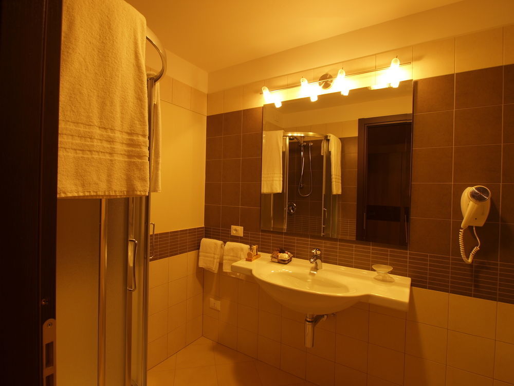 Cavriago Hotel Corte Business מראה חיצוני תמונה