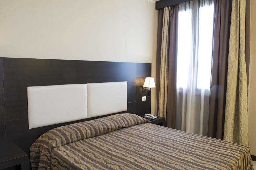 Cavriago Hotel Corte Business מראה חיצוני תמונה