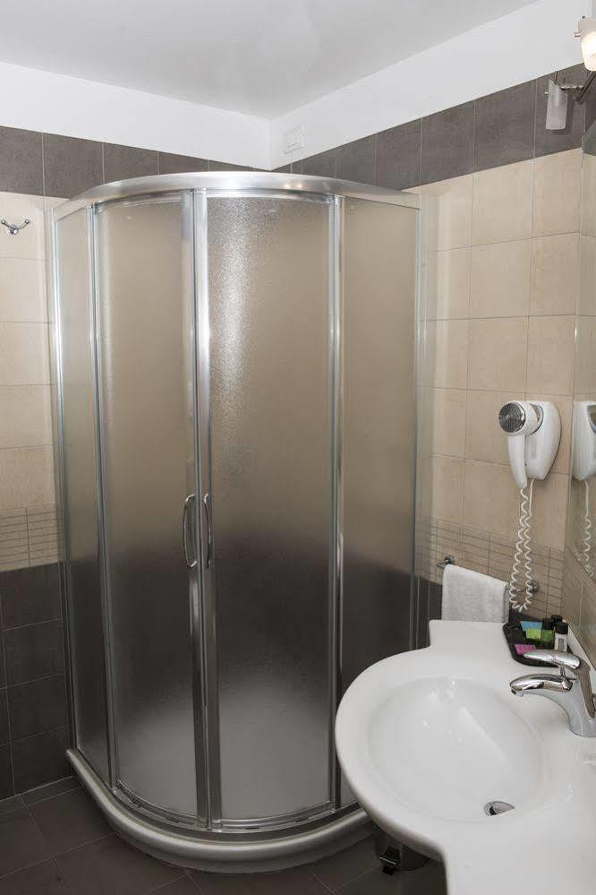Cavriago Hotel Corte Business מראה חיצוני תמונה